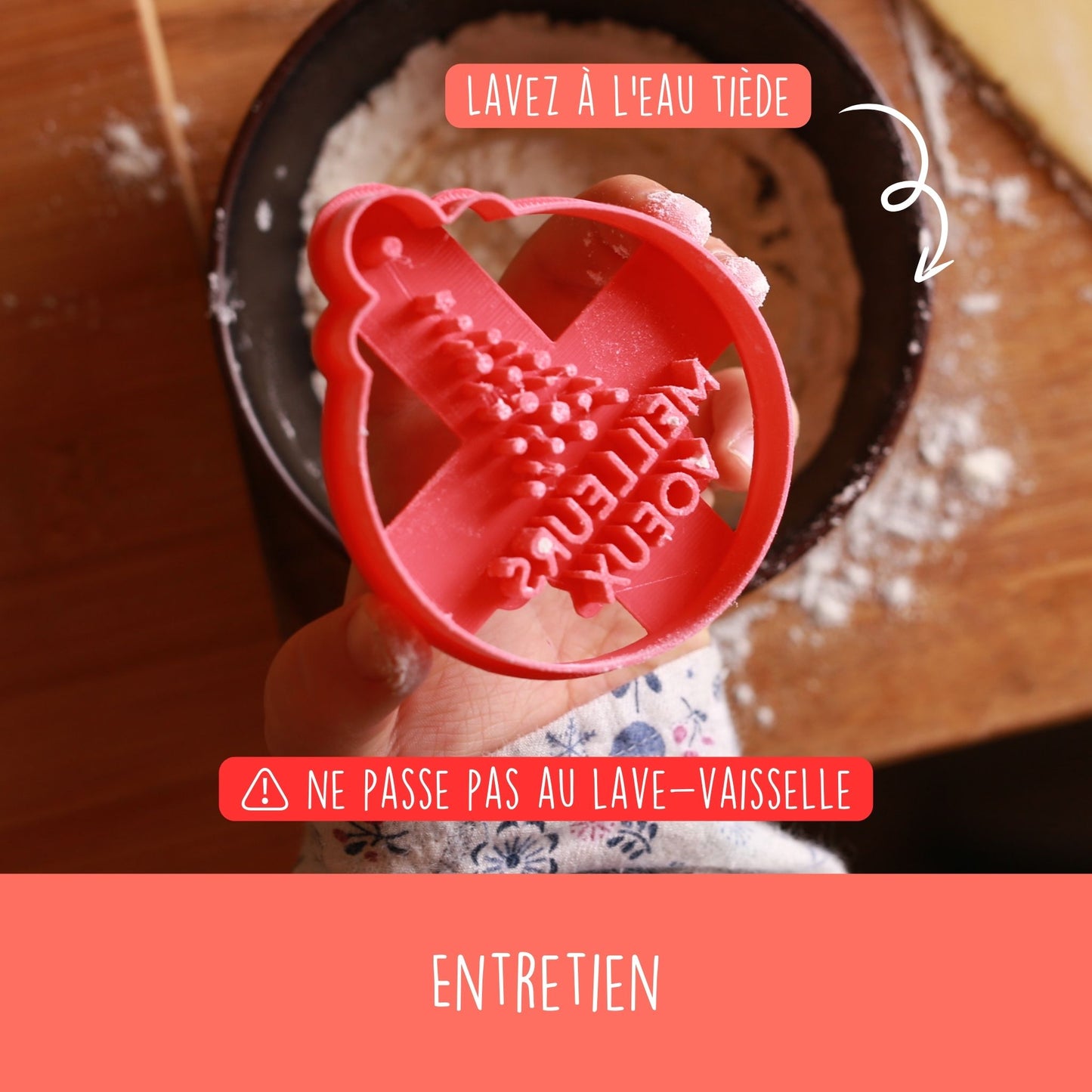 Emporte-pièce "Joyeux Noël" en forme de boule festive