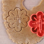 Biscuit personnalisé croix pour un baptême signé Mon Empreinte à Biscuits, une idée pâtisserie maison