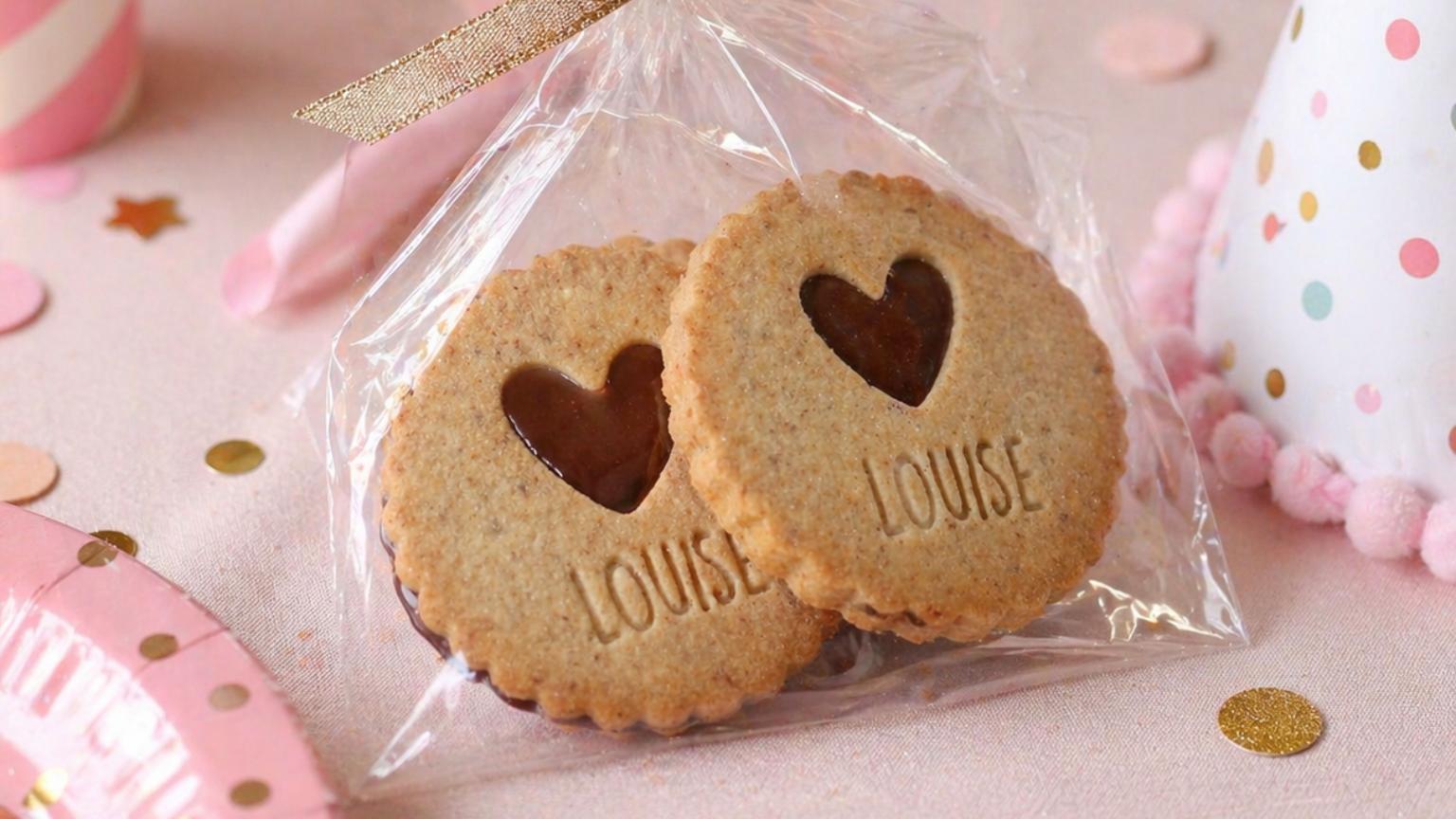 Emporte-pièce comme cadeau gourmand pour une communion signé Mon Empreinte à Biscuits
