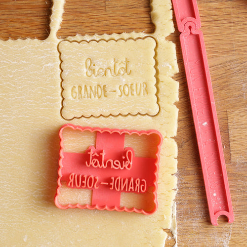 Emporte-pièce pour réaliser de jolis biscuits décorés pour annoncer une grossesse signé Mon Empreinte à Biscuits, à découvrir sur la
