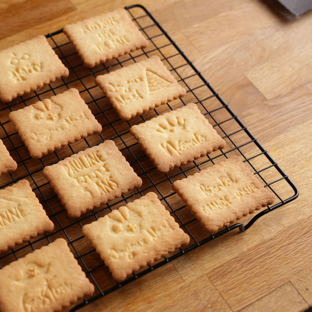 Emporte-pièce "Bientôt Grande-Sœur"