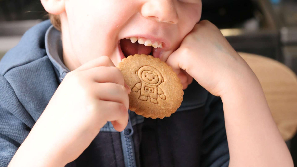 Emporte-pièce gravé sur-mesure pour des biscuits personnalisés faits maison, parfaits pour les gourmands