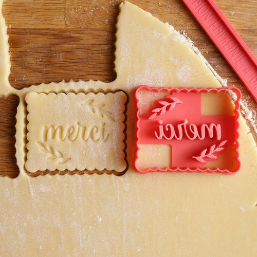 Gros plan sur l'emporte-pièce pour des biscuits personnalisés pour un mariage signé Mon Empreinte à Biscuits