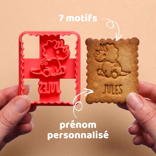 Emporte-pièce dinosaure pour préparer des biscuits personnalisés pour un anniversaire d'enfant