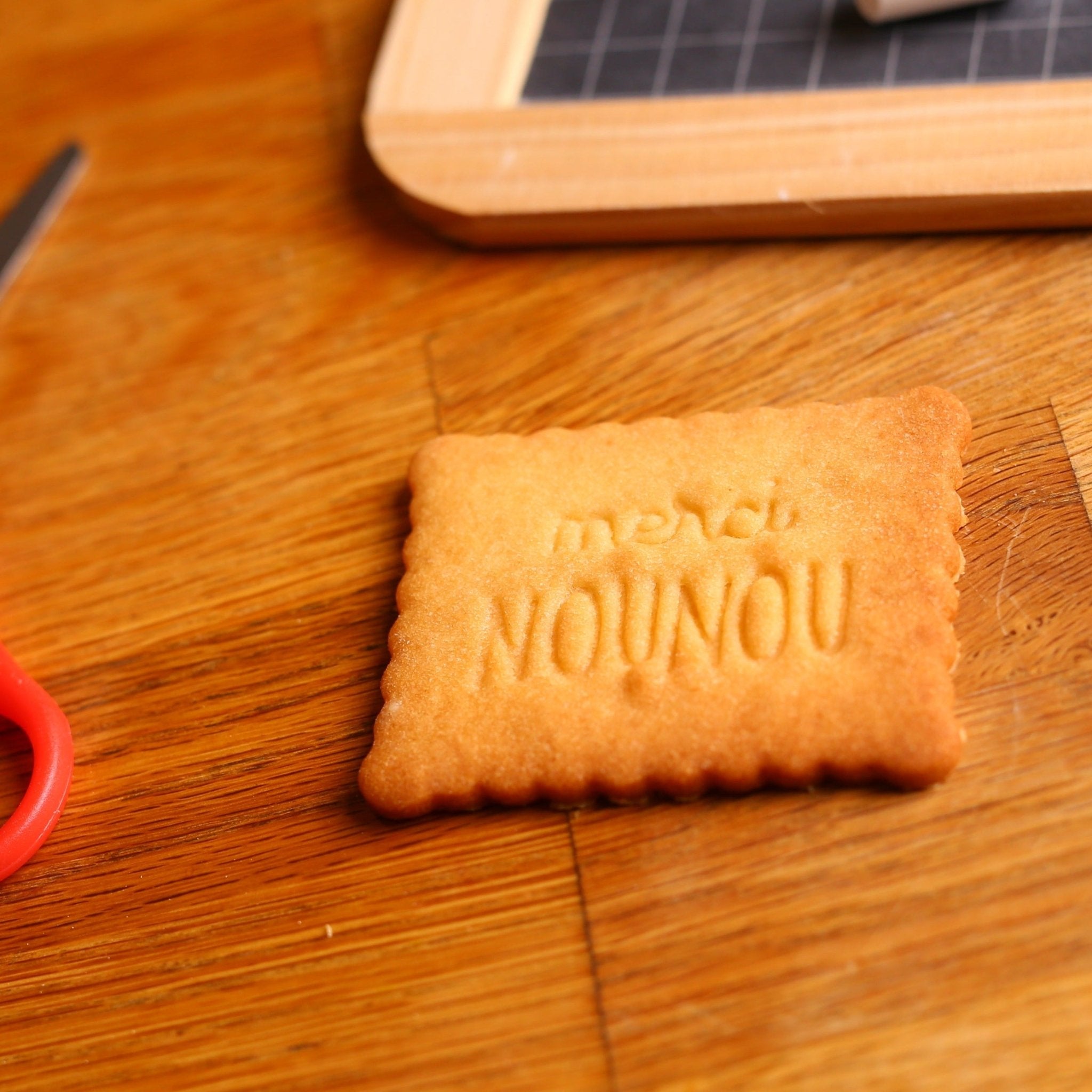 Emporte - pièces “Merci Nounou” - Exprime ta gratitude avec des biscuits uniques ! - Mon Empreinte à Biscuits